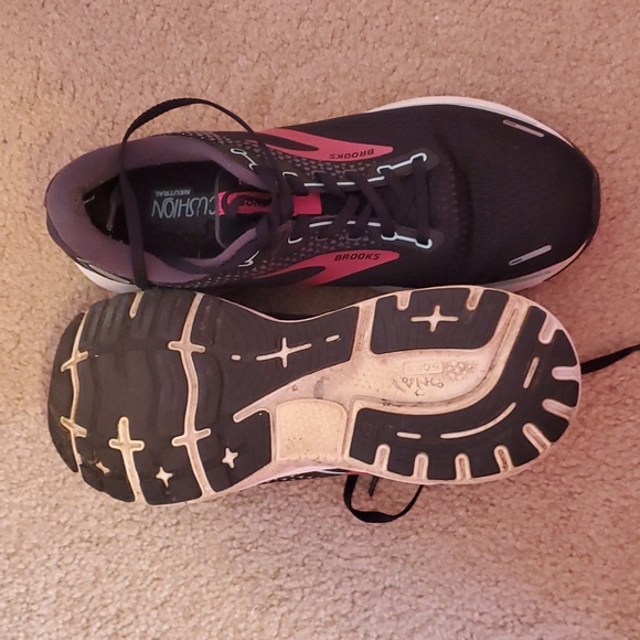 Brooks shoes - Picture 4 of 8